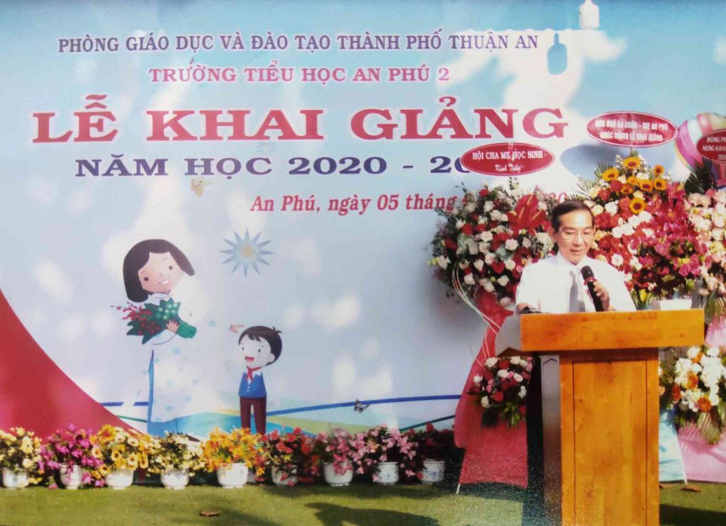 Ông Nguyễn Thanh Tuấn - Hiệu trưởng nhà trường phát biểu khai giảng năm học 2020-2021